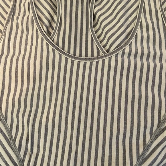 Women’s Lululemon raja racerback lightweight striped tank top 6 - Picture 4 of 5